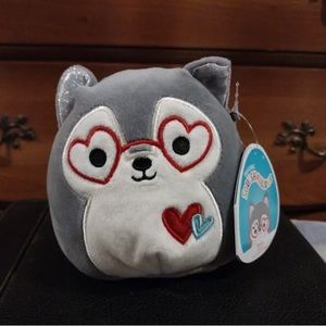 Squishmallow, Ryan the Valentine Husky. Rare, NWT